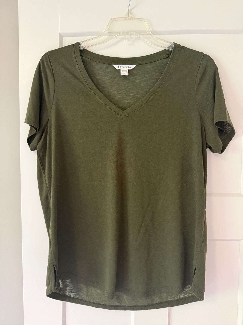 Athleta Breezy Scoop V-Neck Short Sleeve Tee in Aspen Olive